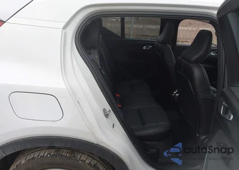 2024 Volvo Xc40 B5 Core Bright Theme z USA, uszkodzony, nr VIN YV4L12UK3R2222855